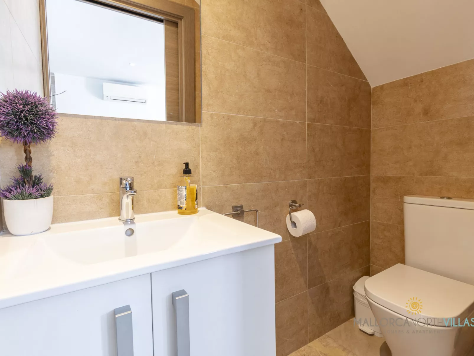 Villa Iola: Moderna Casa en Platja de Muro - Inside