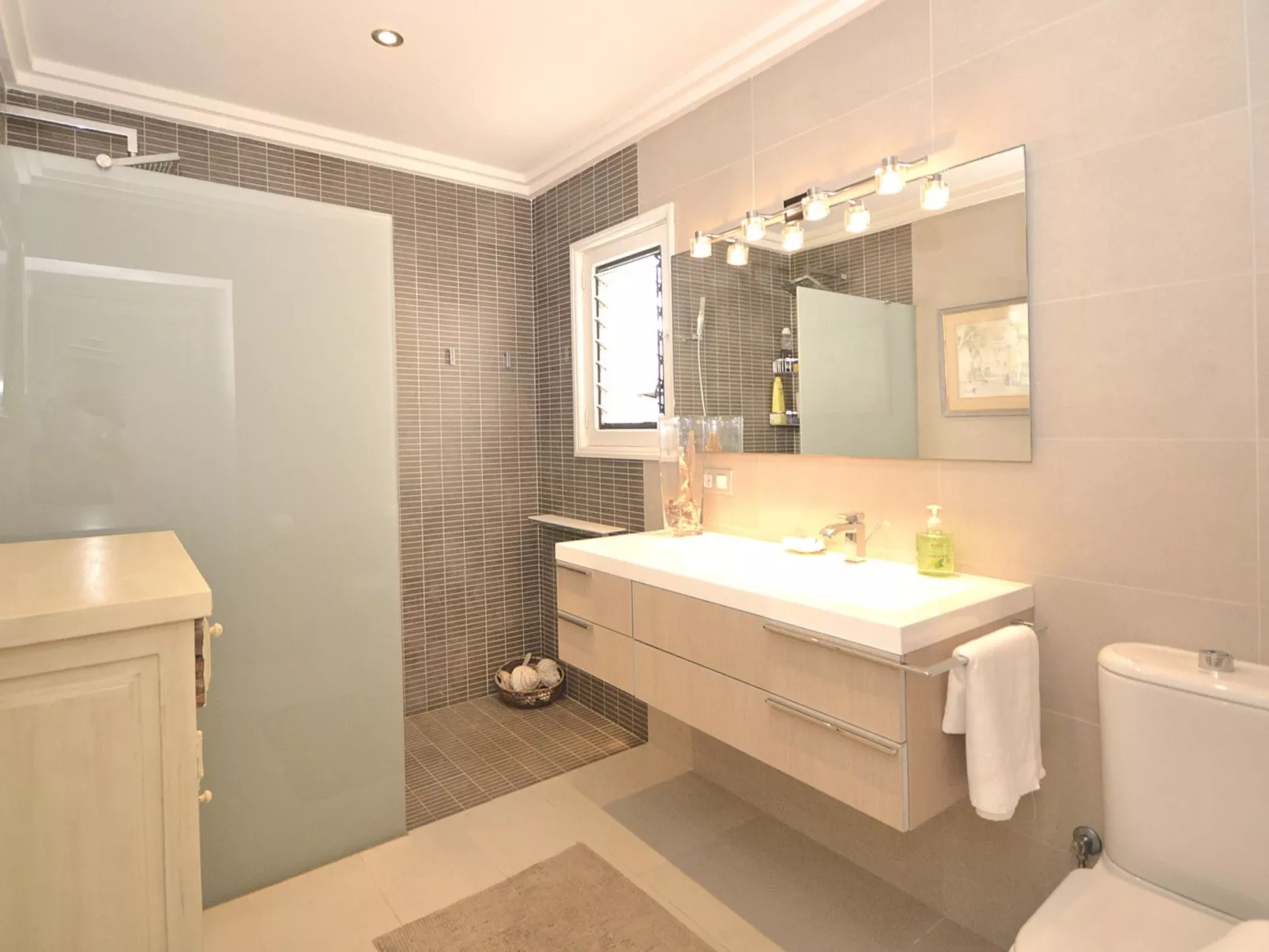 Llenaire - Xata - Inside