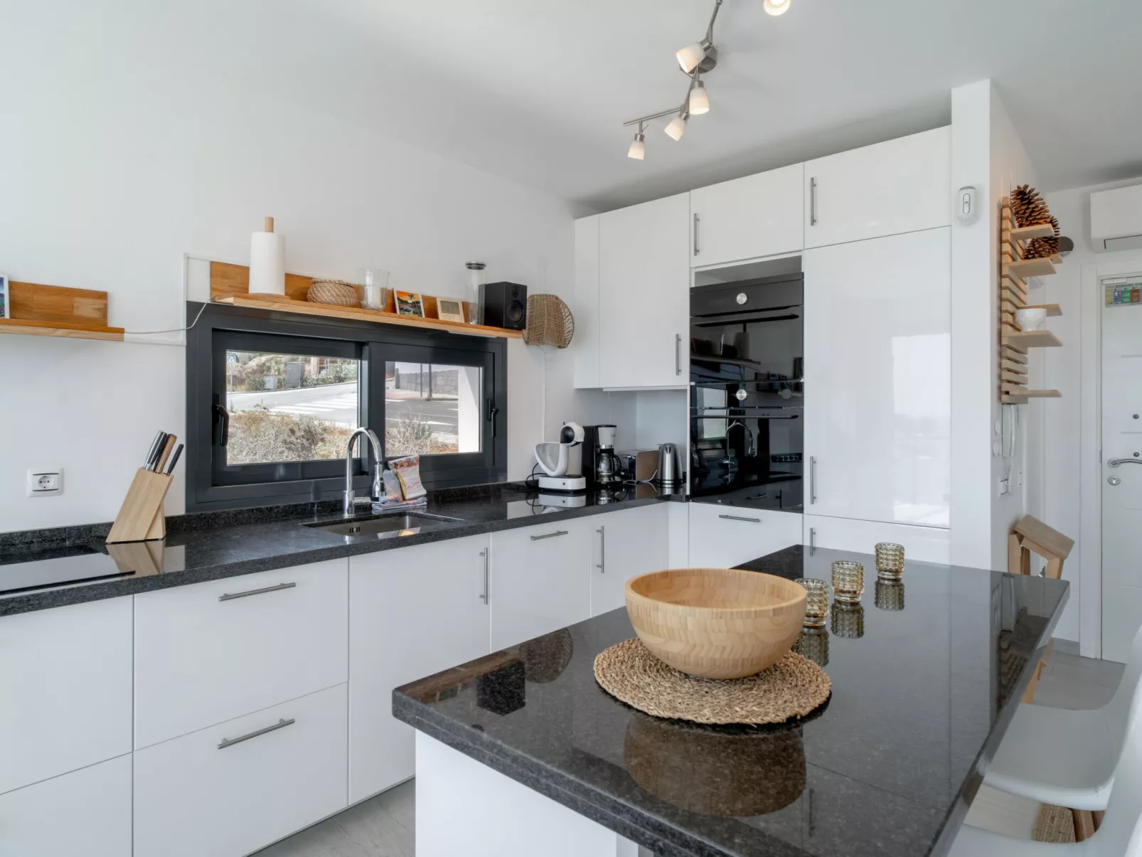 Villa Luxuria Private Pool by Casasol - Dedans