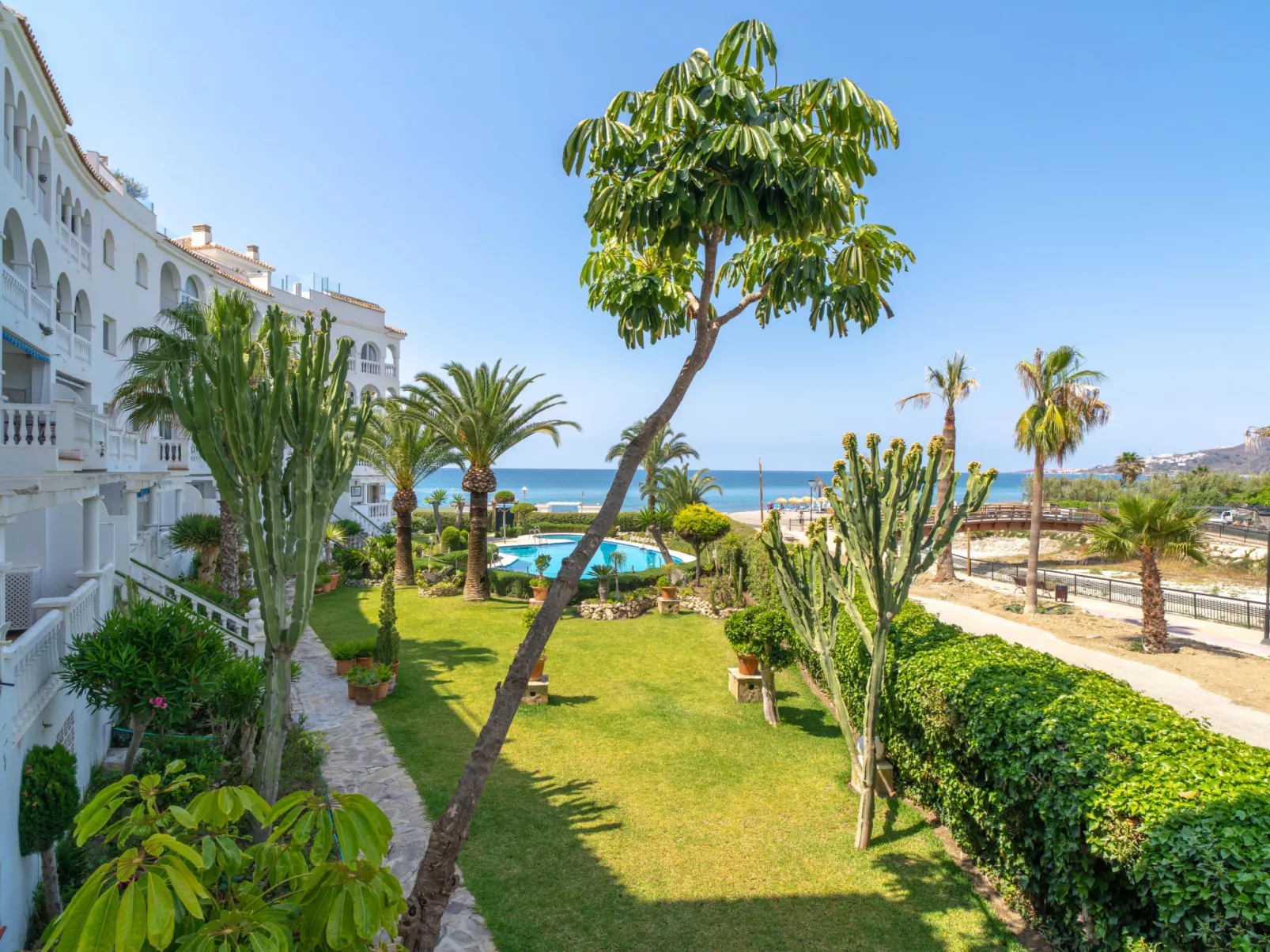 Stella Maris Beachfront B by Casasol - Dehors