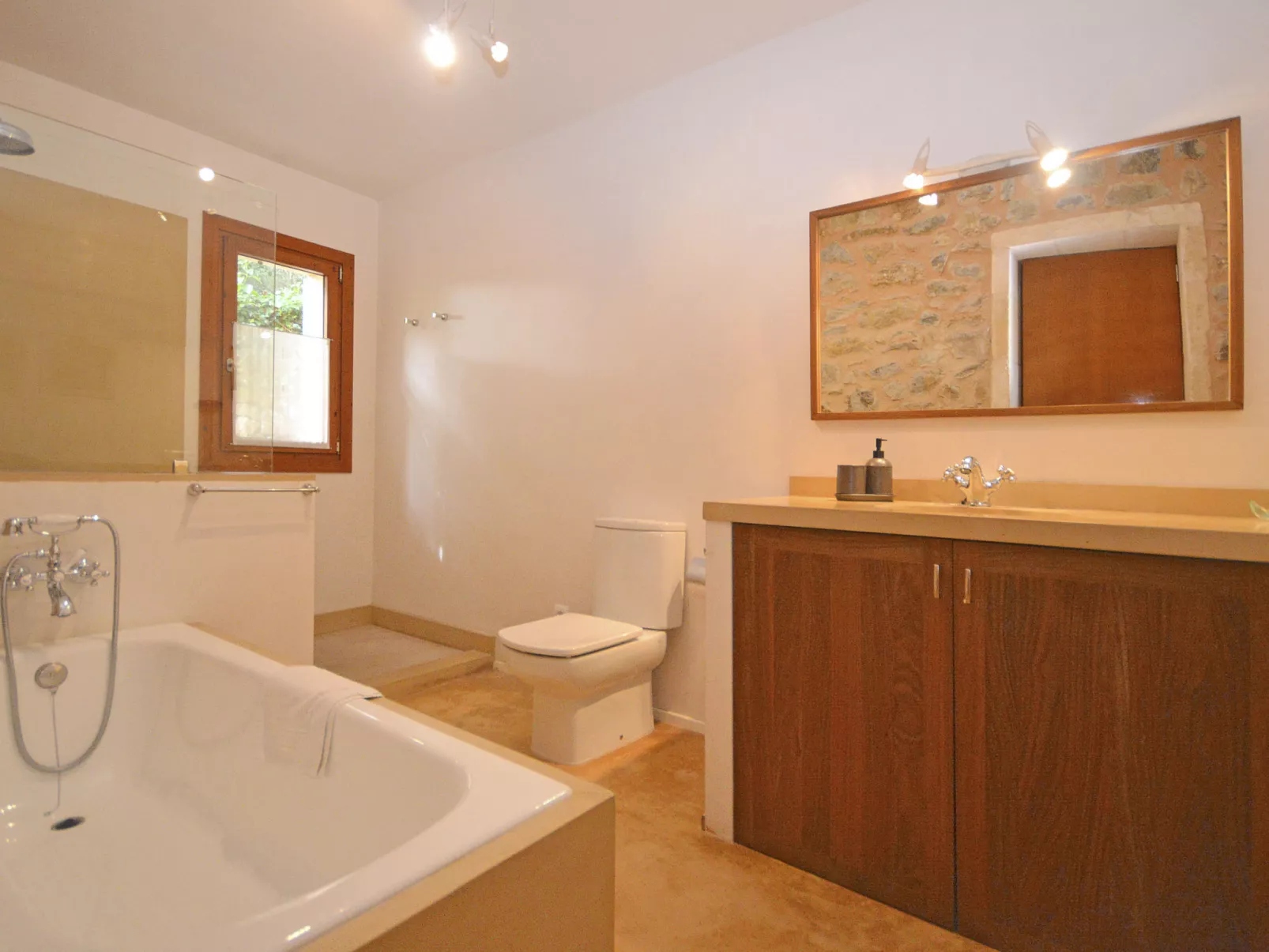 Es Romagueral - Inside