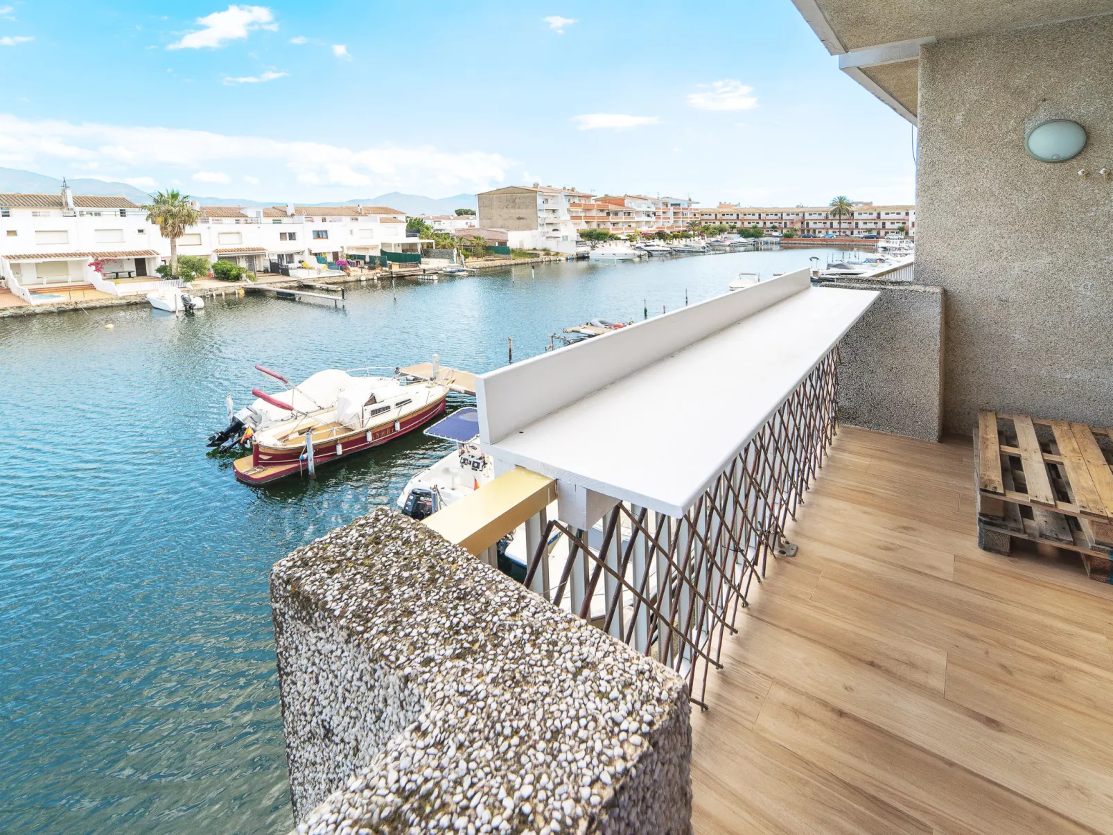 WELCS APARTAMENTO 143 EMP con vistas al canal - Outside