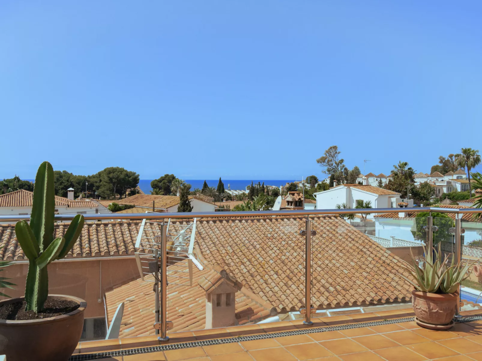 Villa Madrugada, beachside villa in Costabella - Dehors