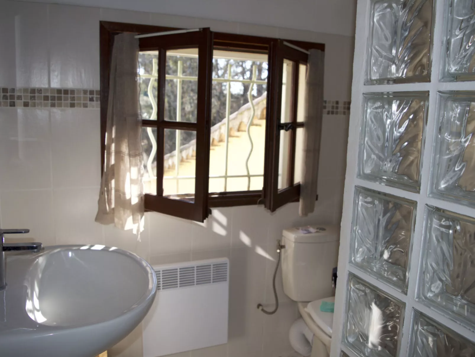 CLOS DES CHENES - Outside