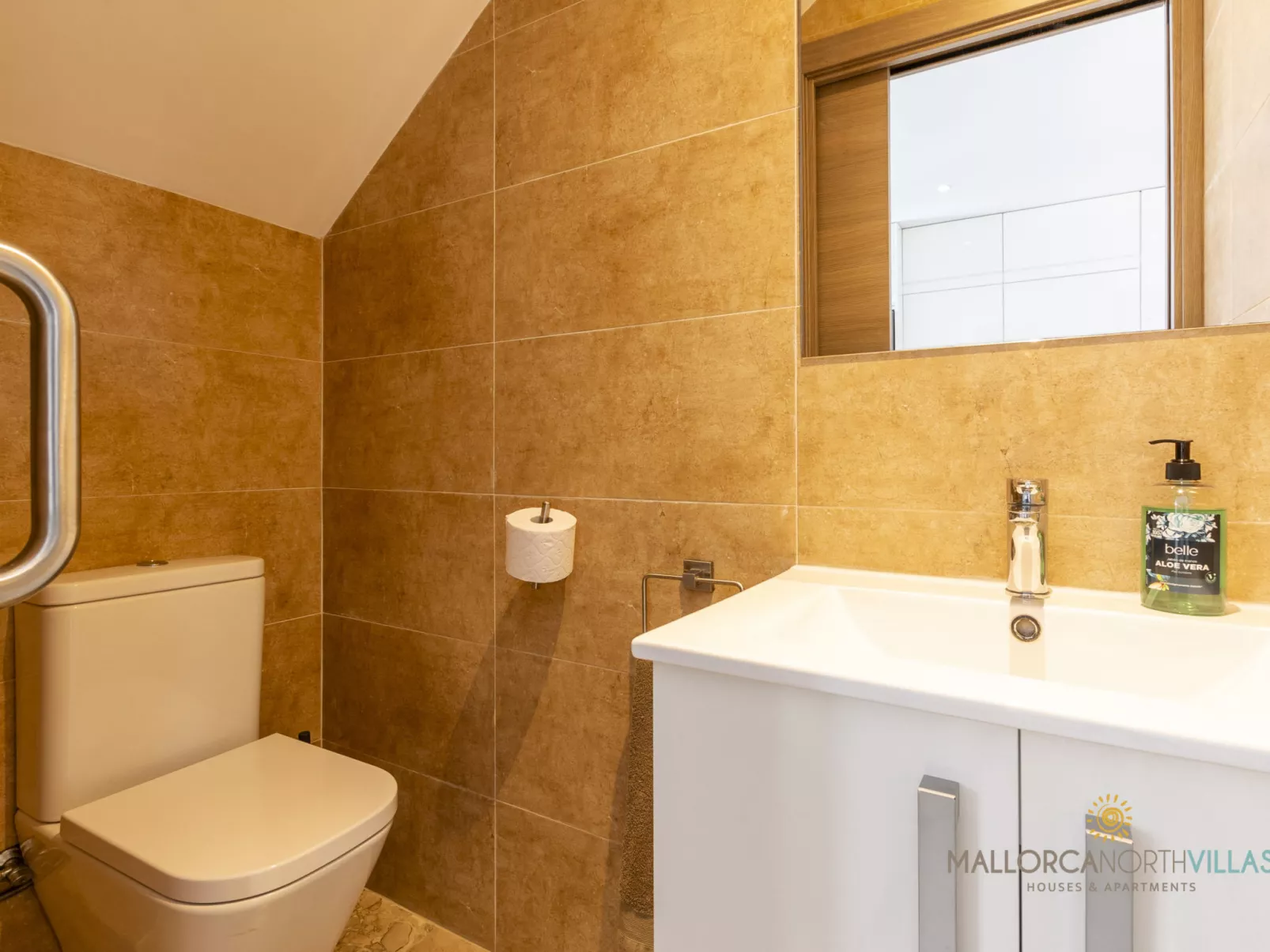 Villa Iola: Moderna Casa en Platja de Muro - Inside