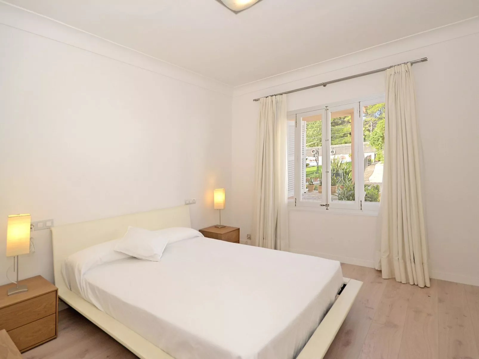 Llenaire - Xata - Inside