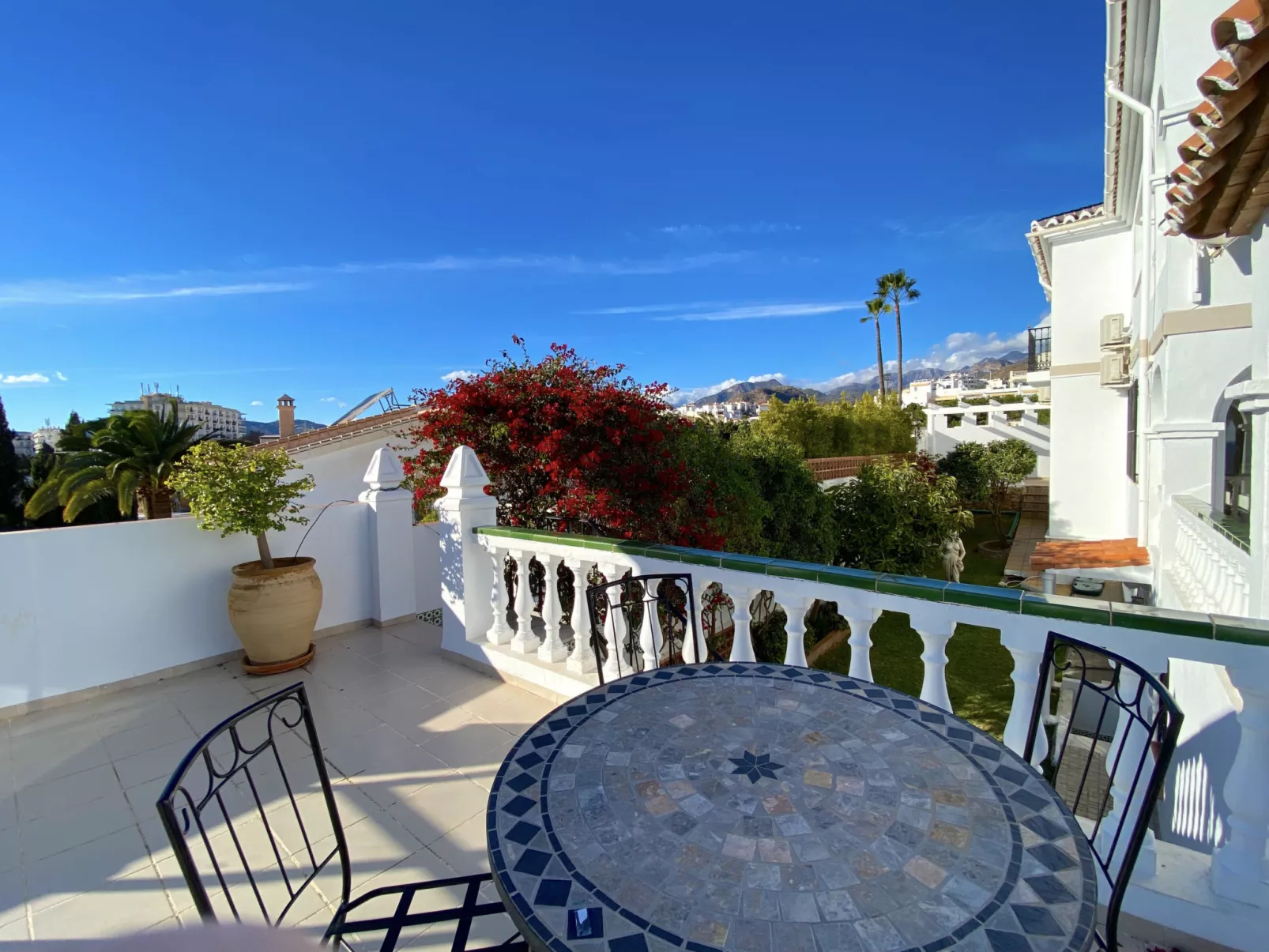 Villa Sandra Al Fresco Apartment by Casasol - Draußen