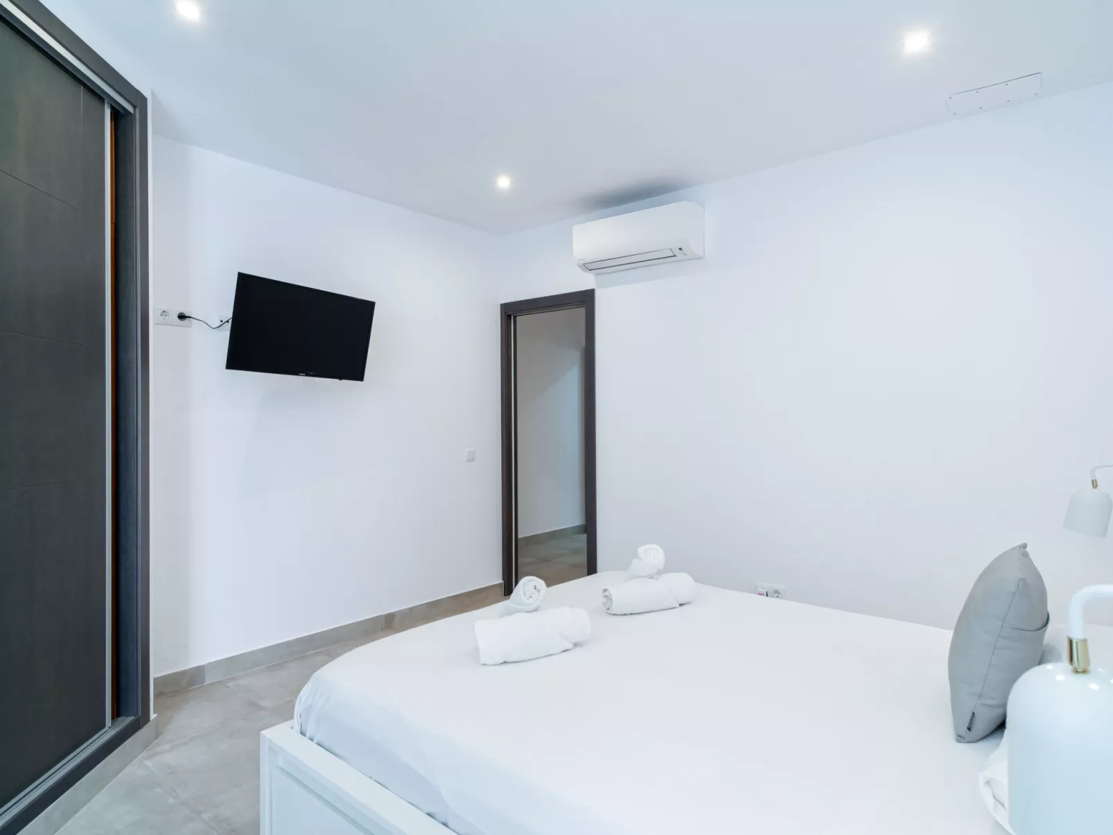 Villa Romeral Premium by Casasol - Inside