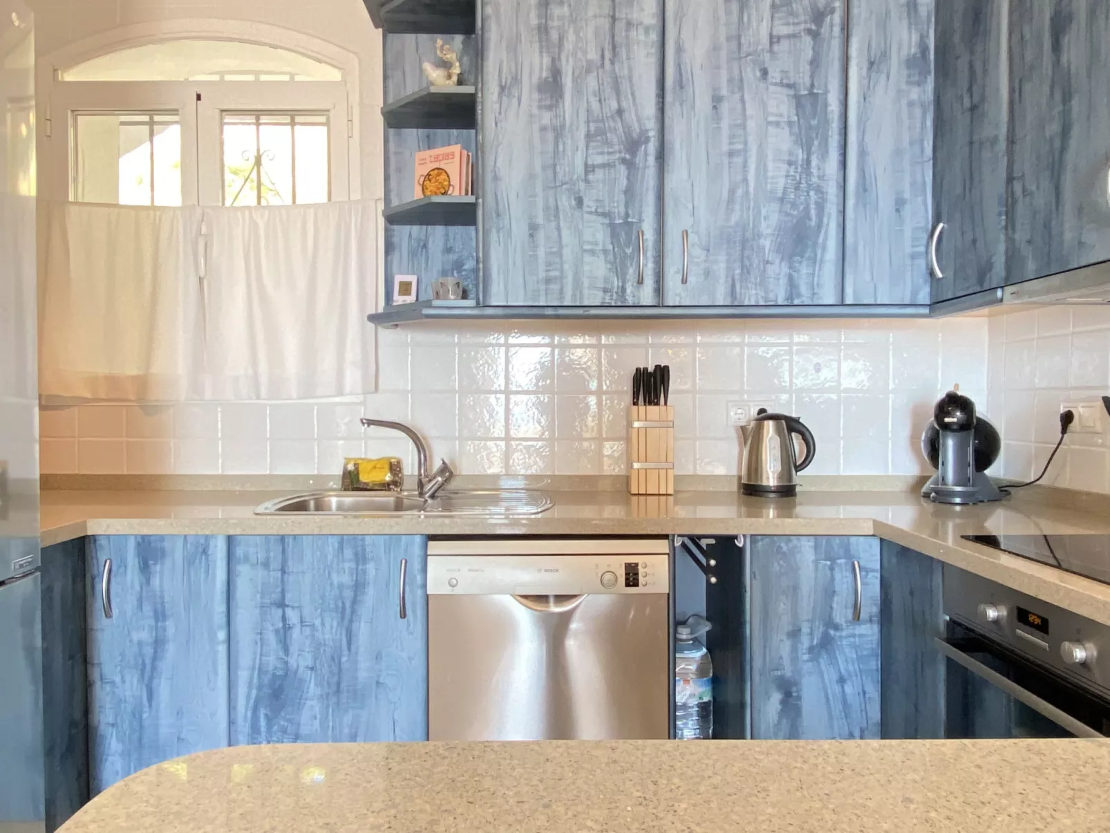 Capuchinos 42 San Juan Capistrano by Casasol - Drinnen