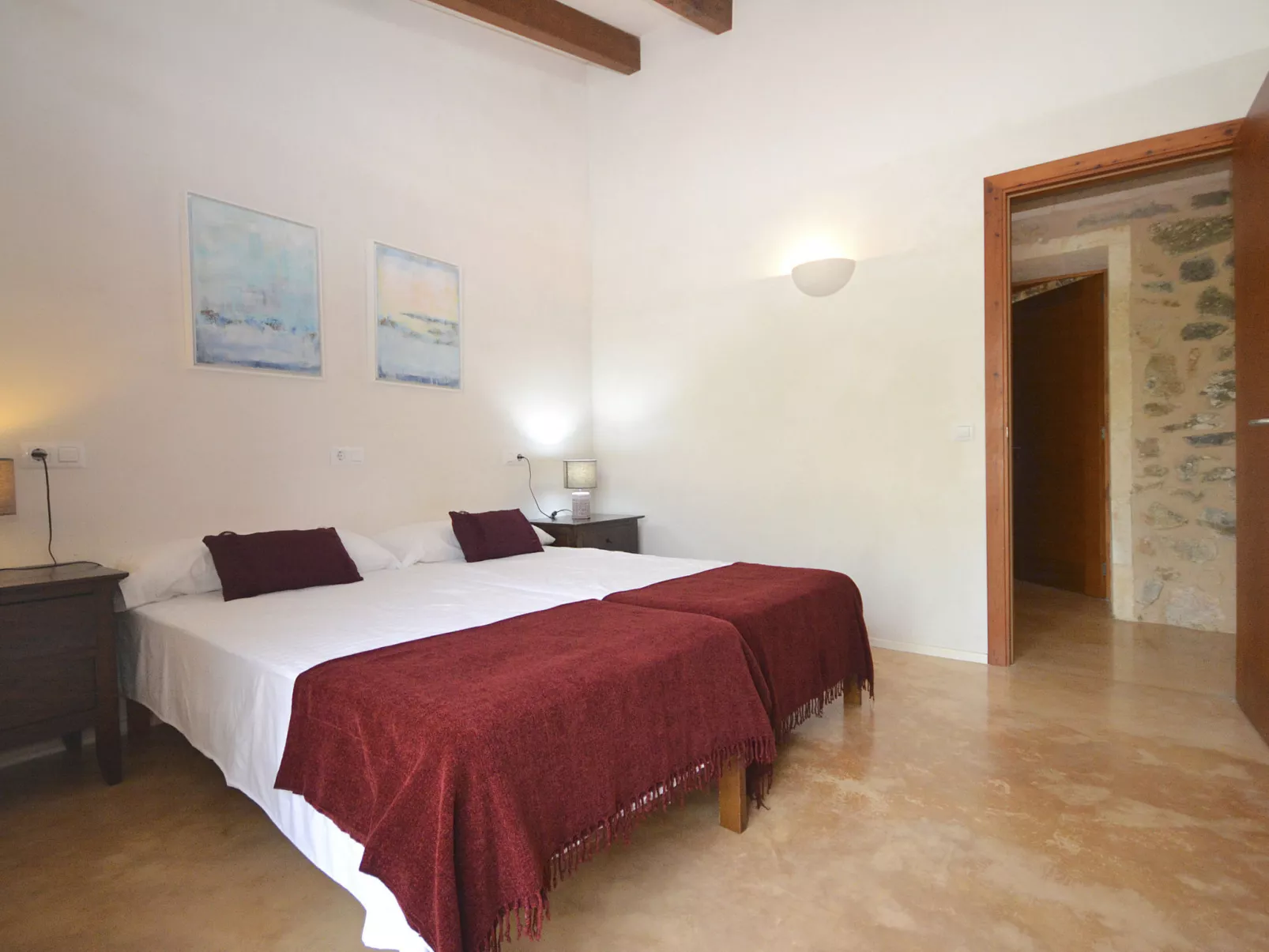 Es Romagueral - Inside