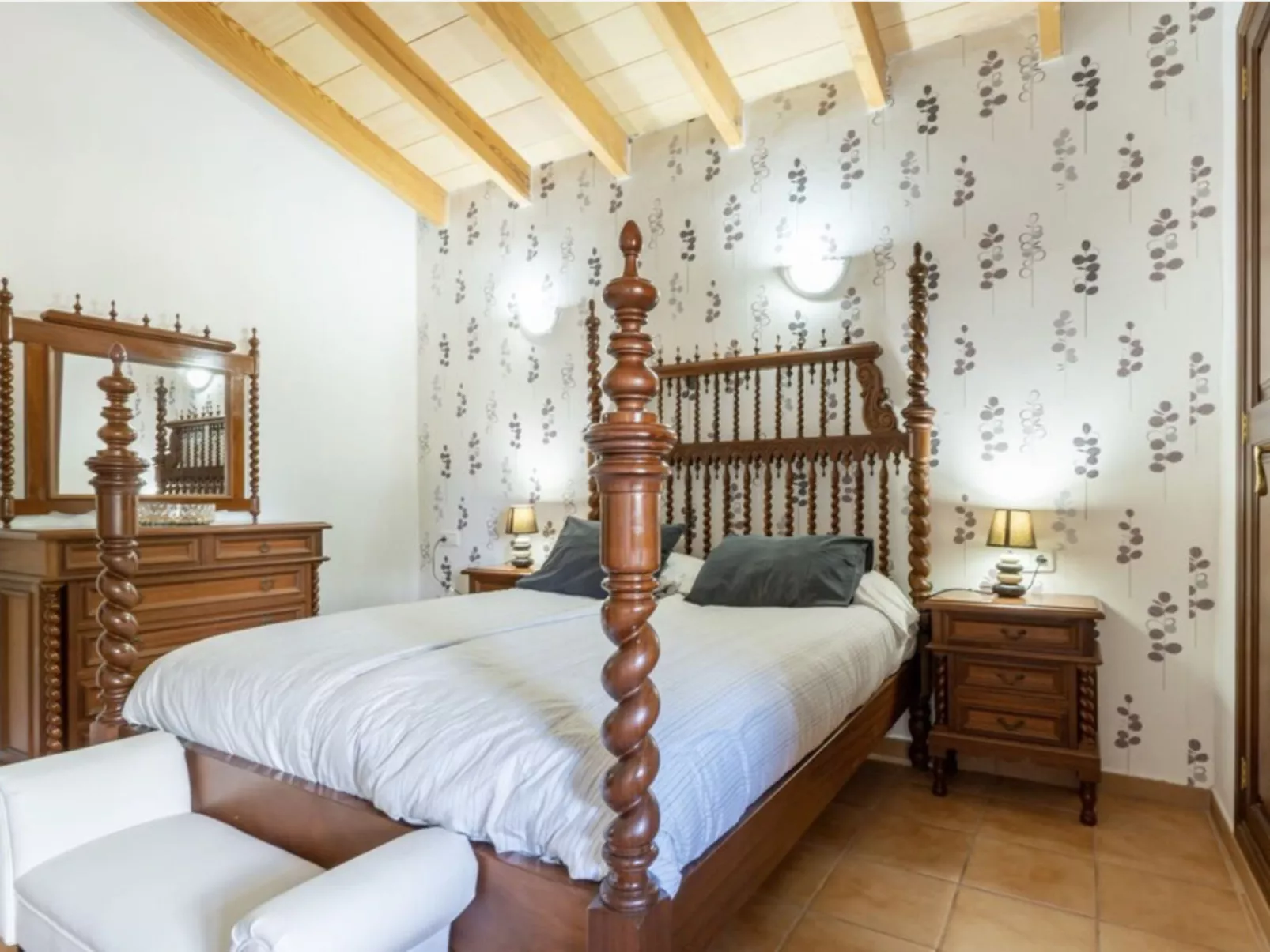 VILLA LORENZO MANACOR by PriorityVillas - Dedans