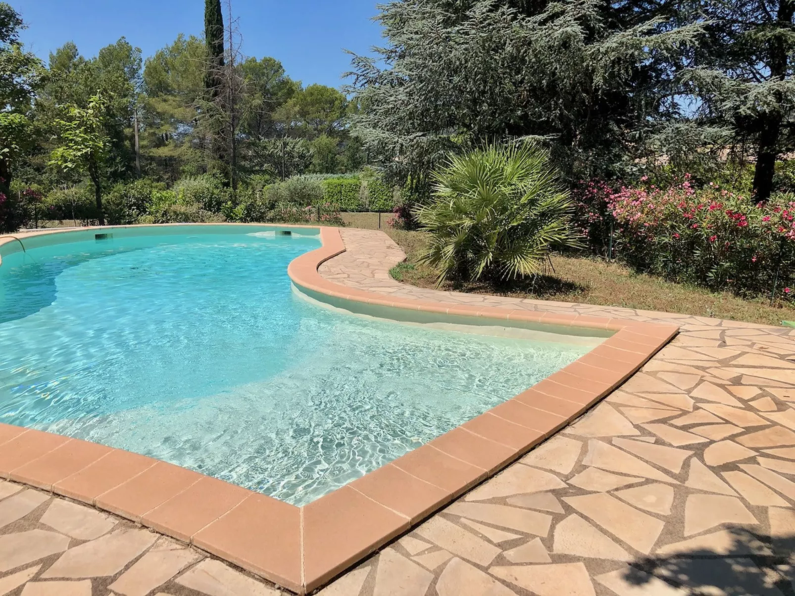 CLOS DES CHENES - Outside