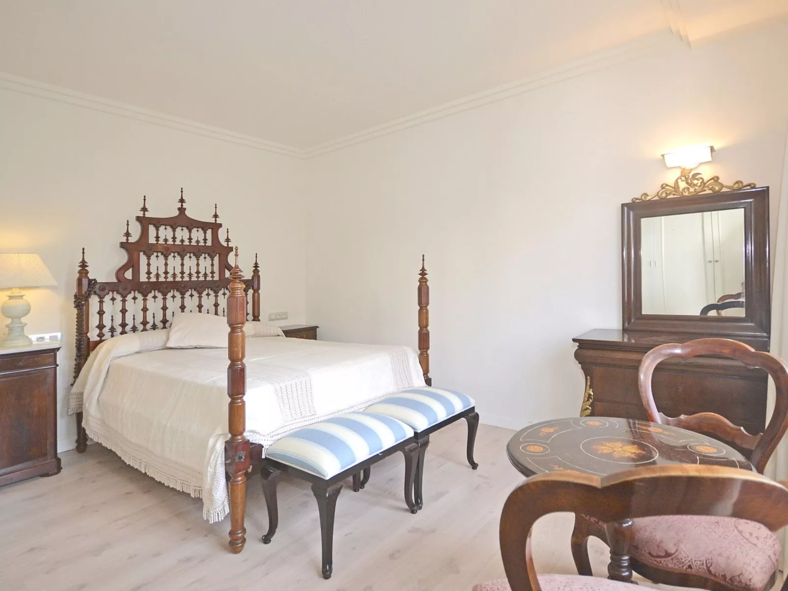 Llenaire - Xata - Inside