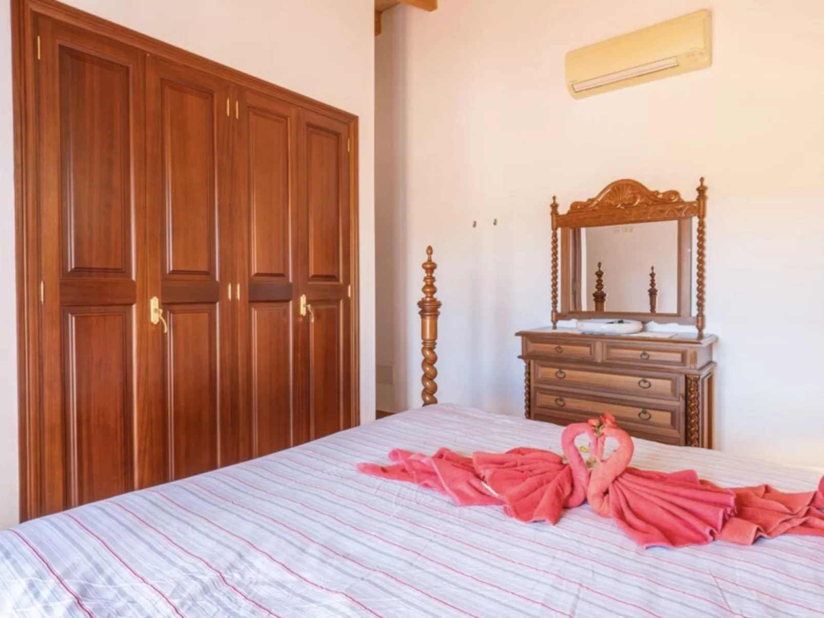 VILLA LORENZO MANACOR by PriorityVillas - Dedans