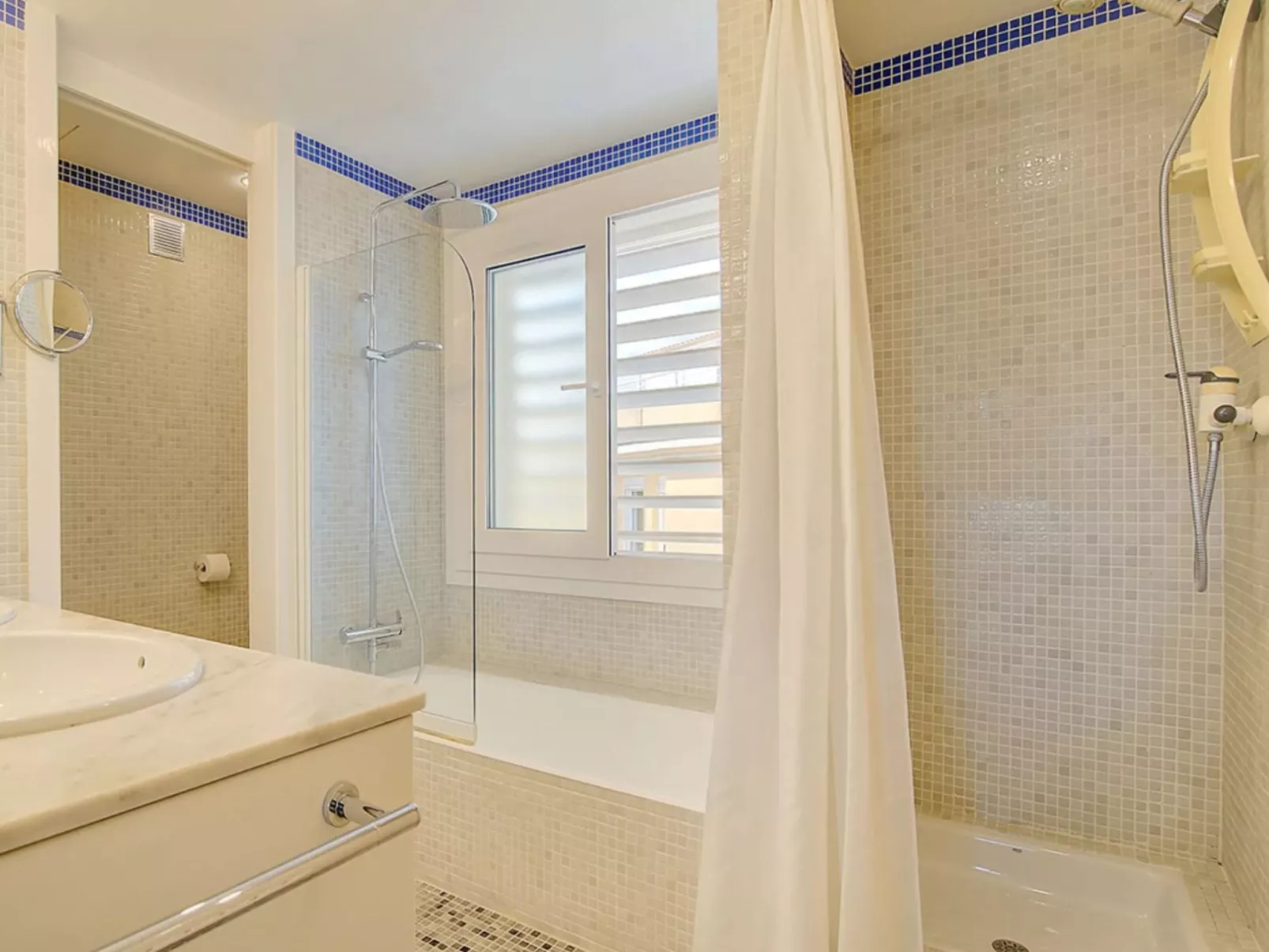 VILLA BONANOVA STYLE - Drinnen