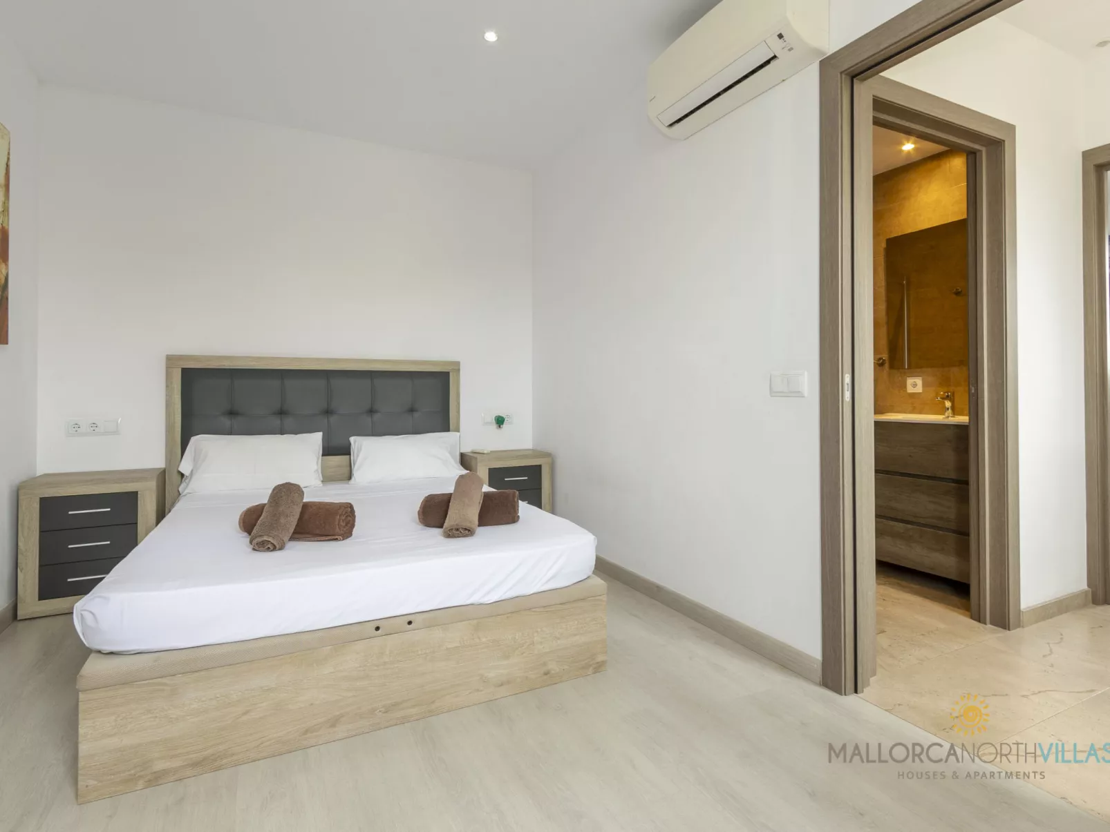 Villa Iola: Moderna Casa en Platja de Muro - Inside