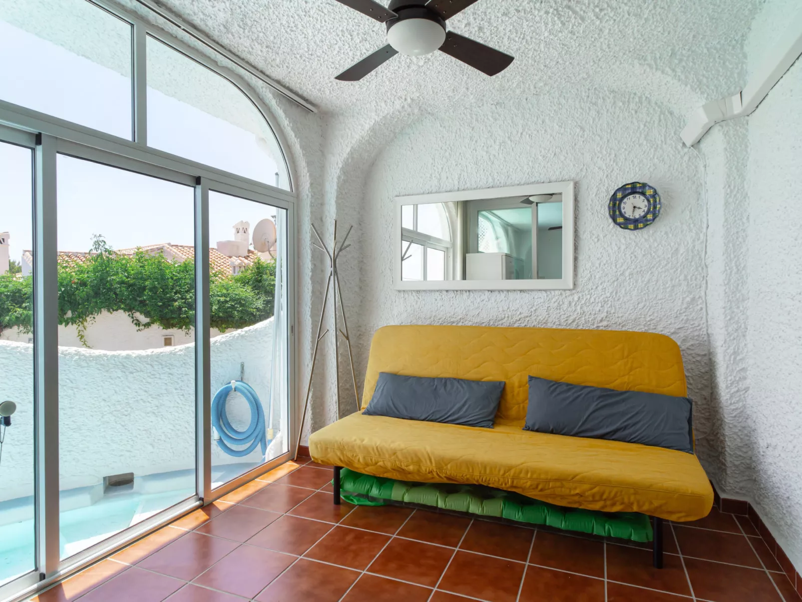 Casa Rosa Splash Pool by Casasol - Drinnen
