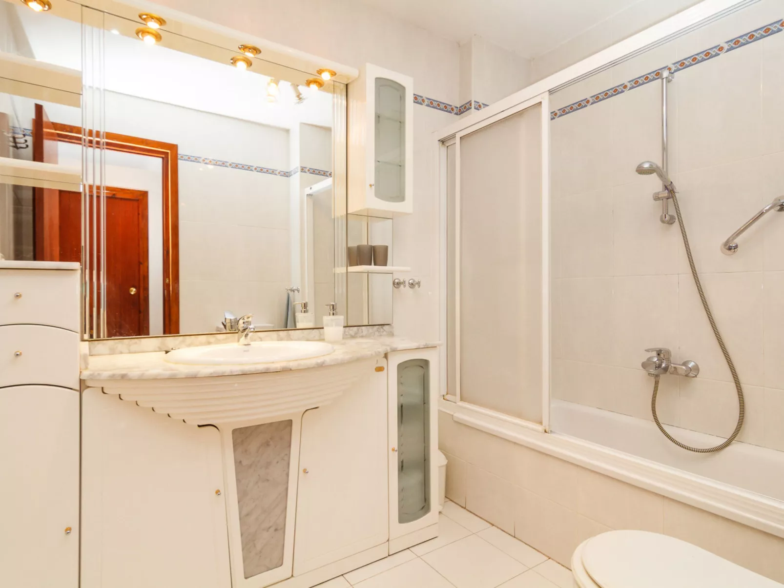 Carabeo 22 Apartment by Casasol - Inside