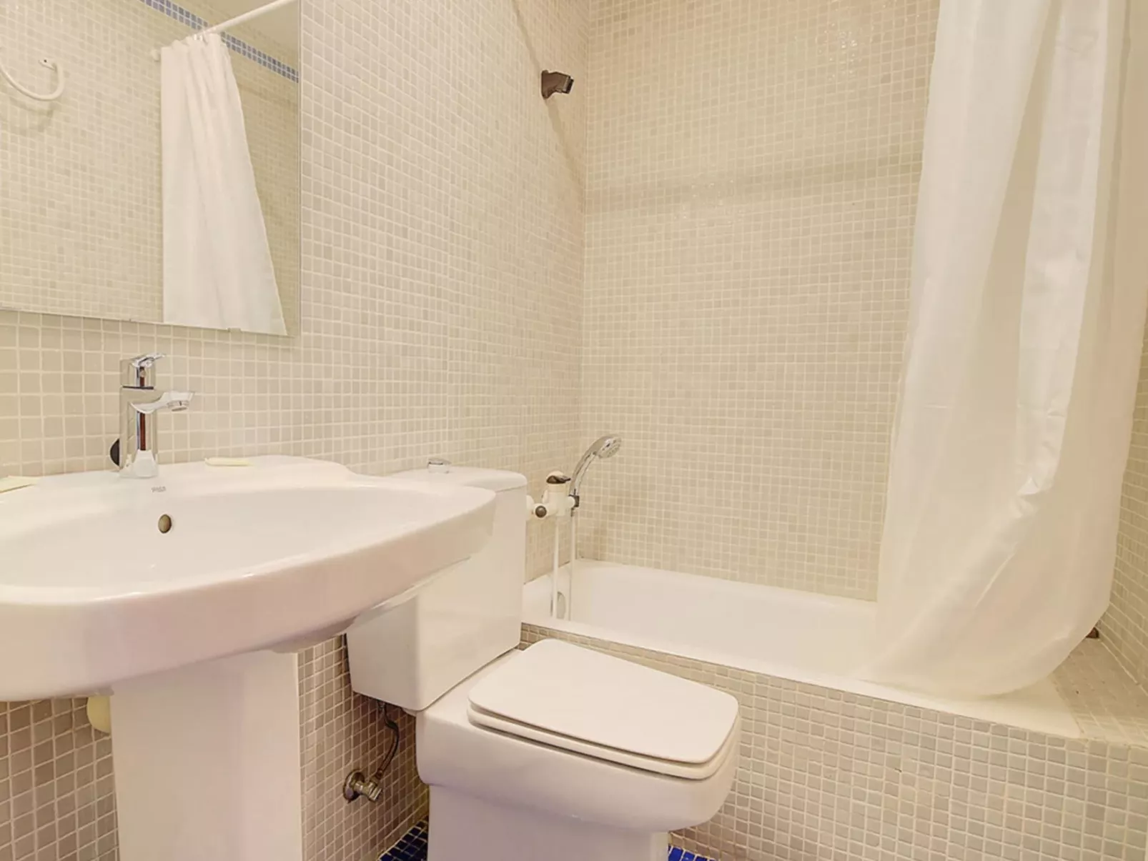 VILLA BONANOVA STYLE - Drinnen