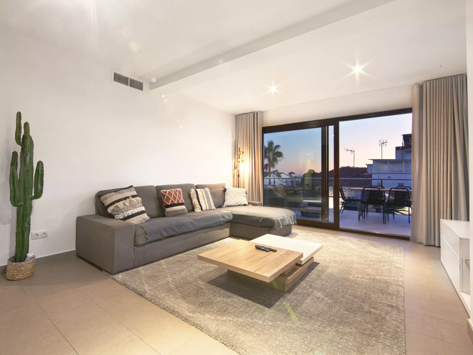 Modern Villa close to Costabella beach - Dedans