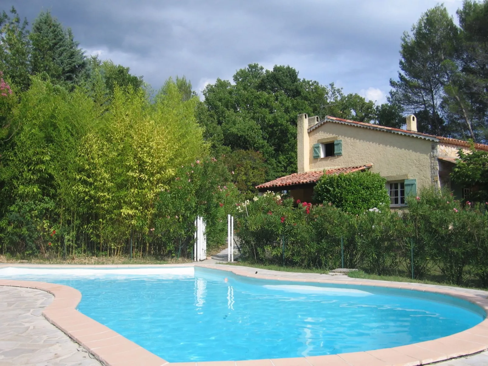 CLOS DES CHENES - Outside