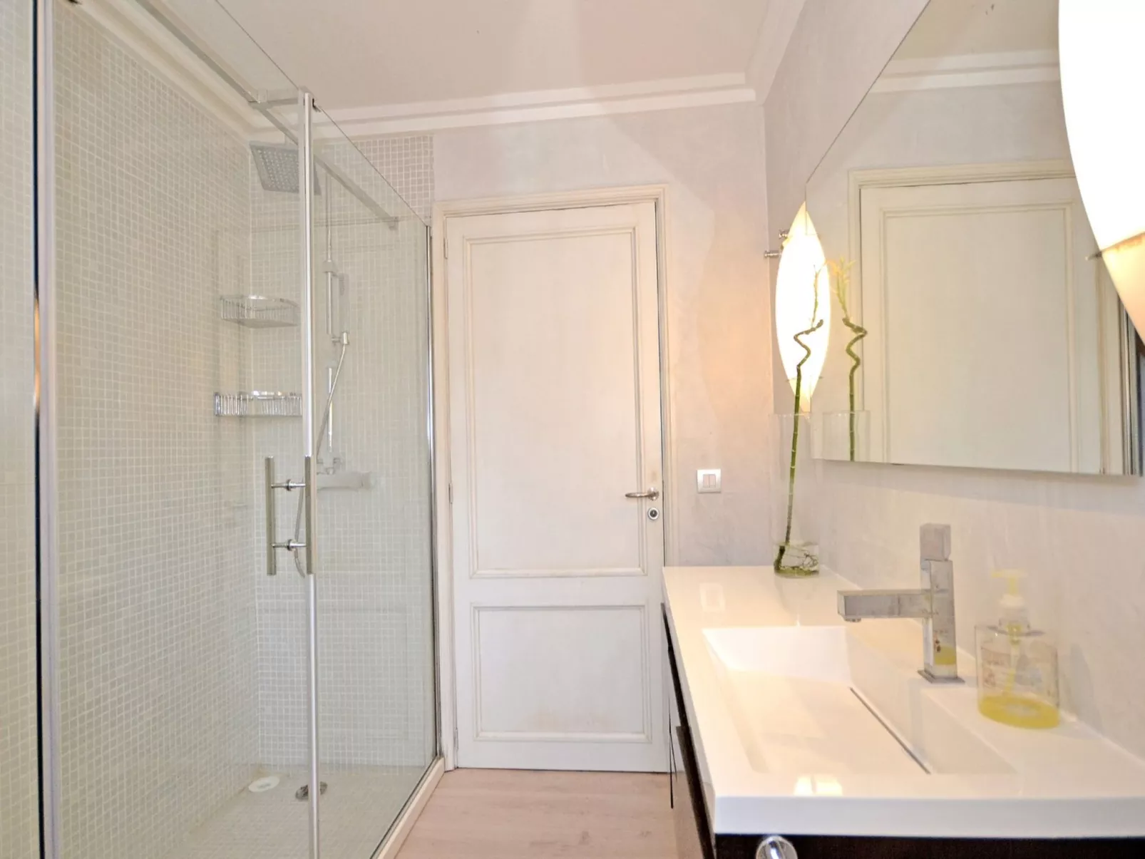 Llenaire - Xata - Inside