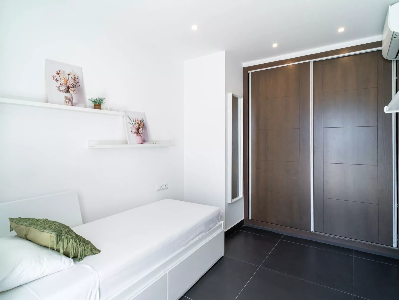 Villa Romeral Premium by Casasol - Inside