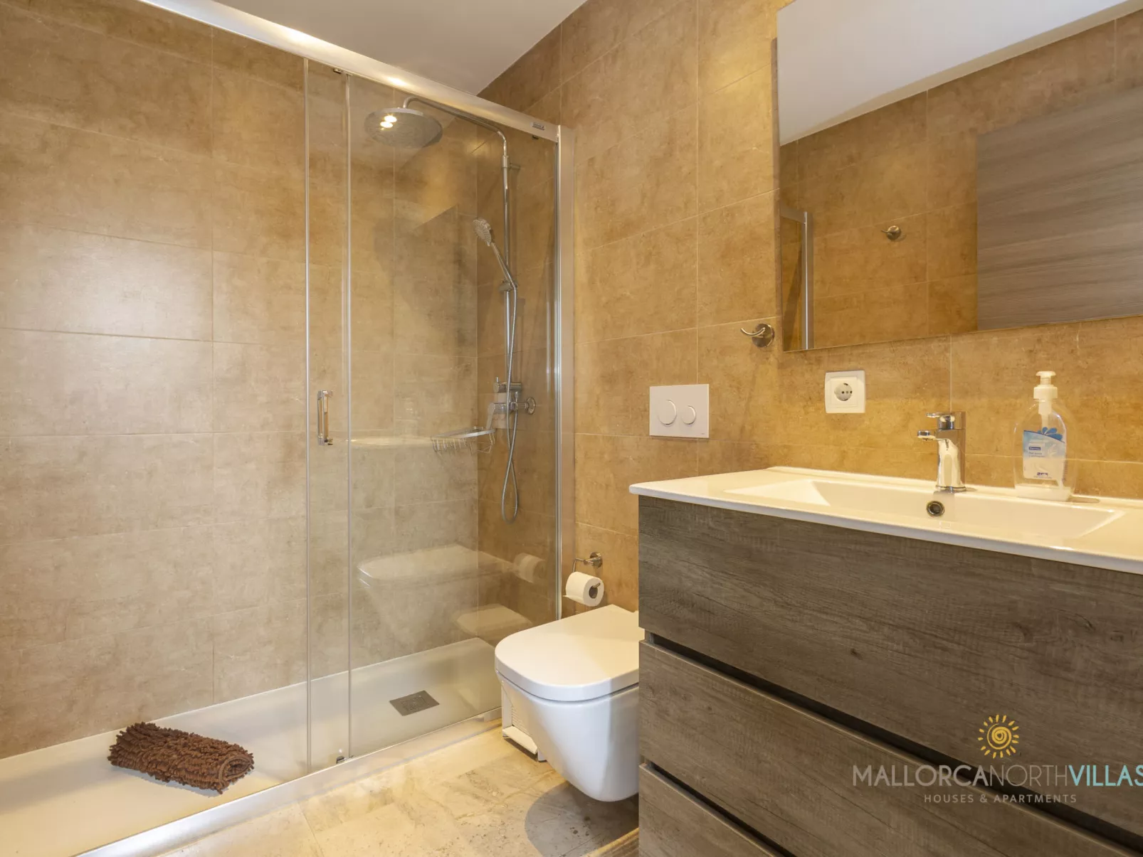 Villa Iola: Moderna Casa en Platja de Muro - Inside