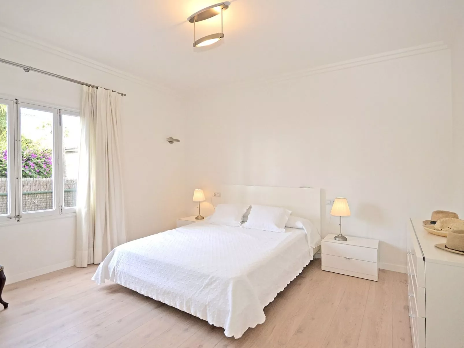 Llenaire - Xata - Inside