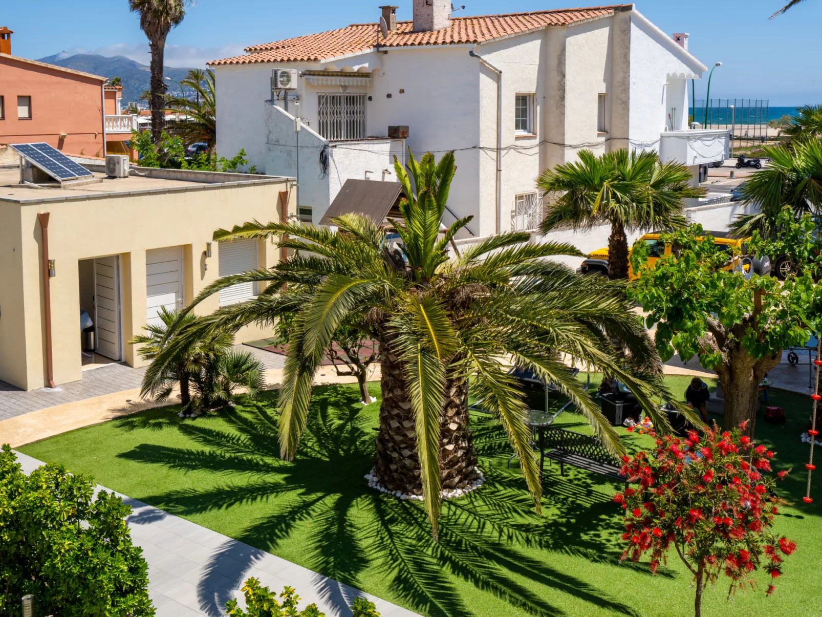 La Vida Sin Limites E EMP - Outside