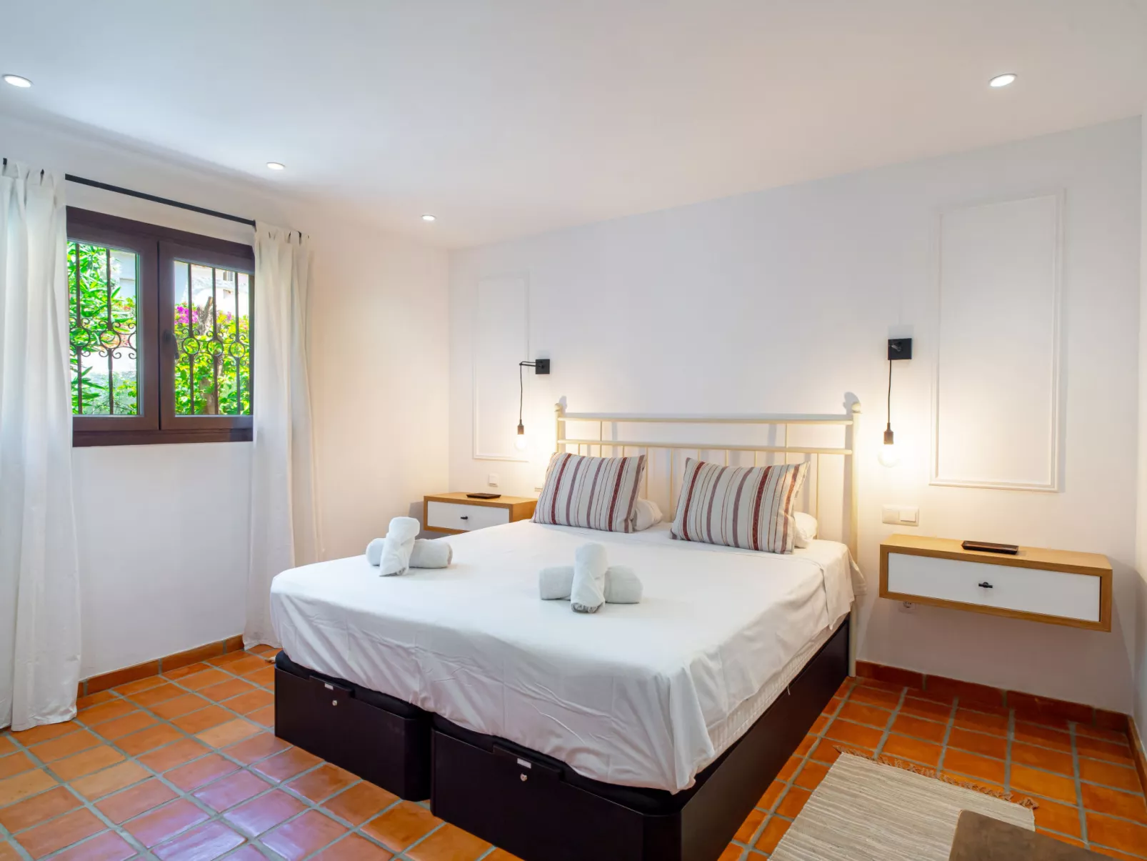 Villa Grand Pool Terrace by Casasol - Drinnen