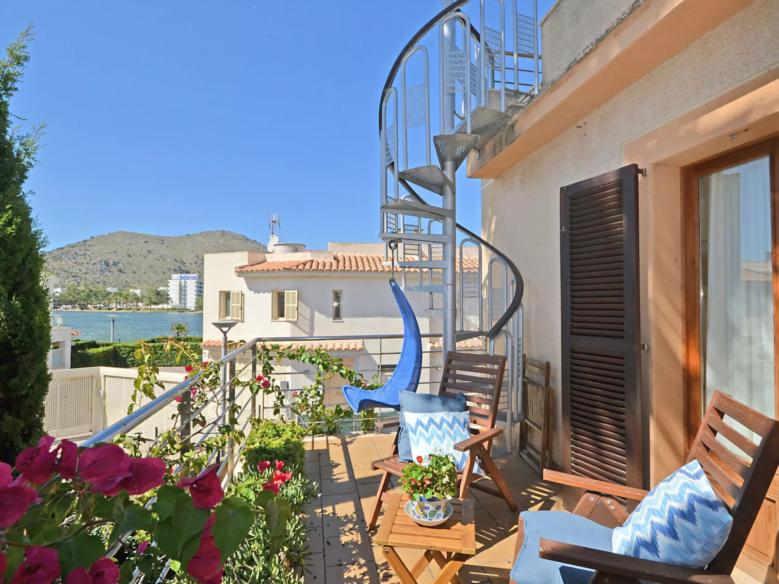 Amparo Luca - Draußen