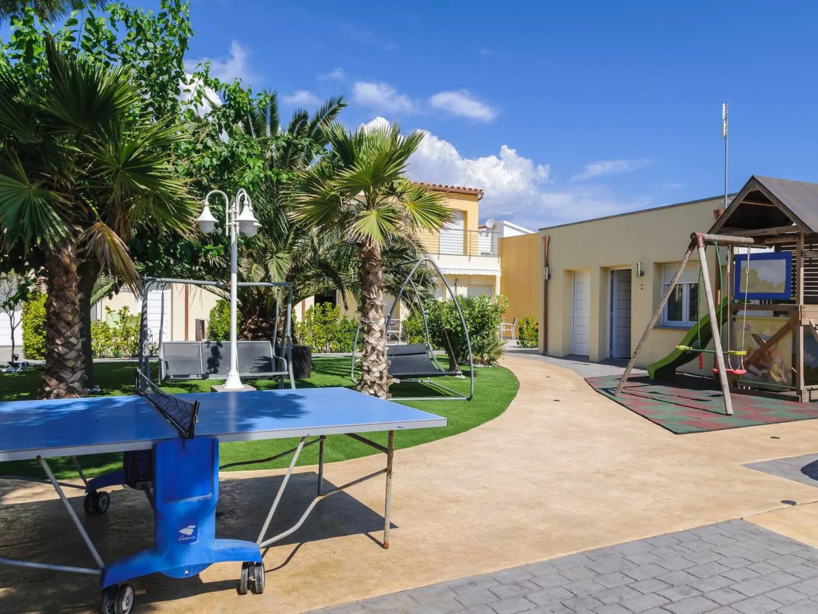 La Vida Sin Limites I EMP - Outside