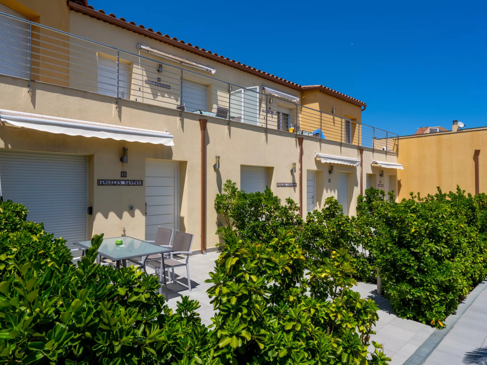 La Vida Sin Limites G EMP - Outside