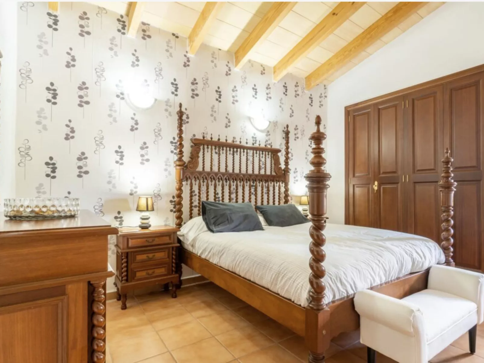 VILLA LORENZO MANACOR by PriorityVillas - Dedans