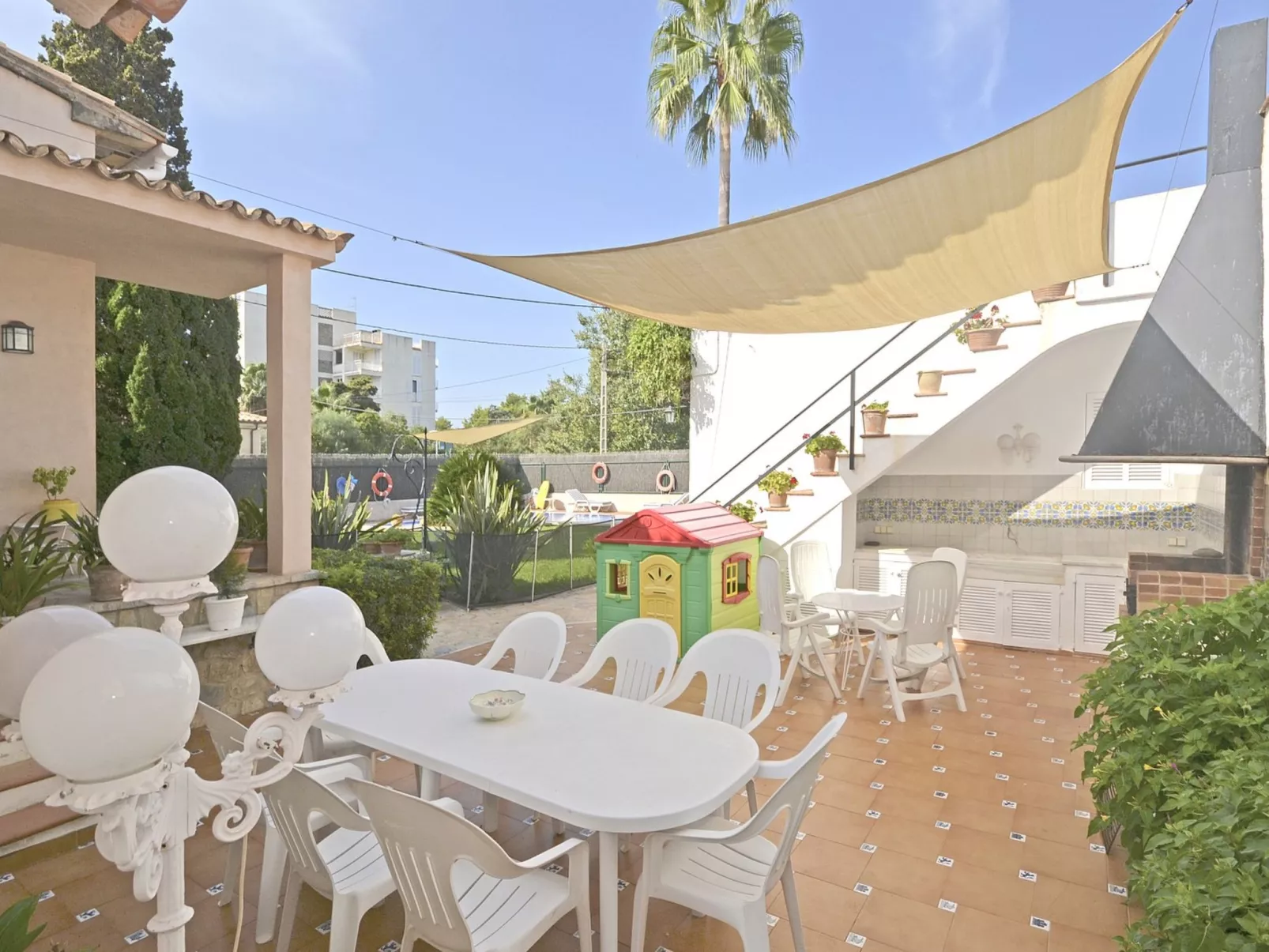 Llenaire - Xata - Outside