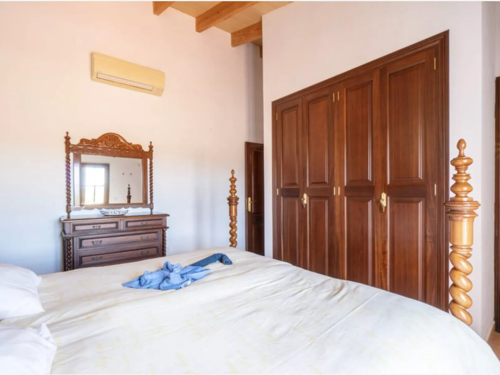 VILLA LORENZO MANACOR by PriorityVillas - Dedans