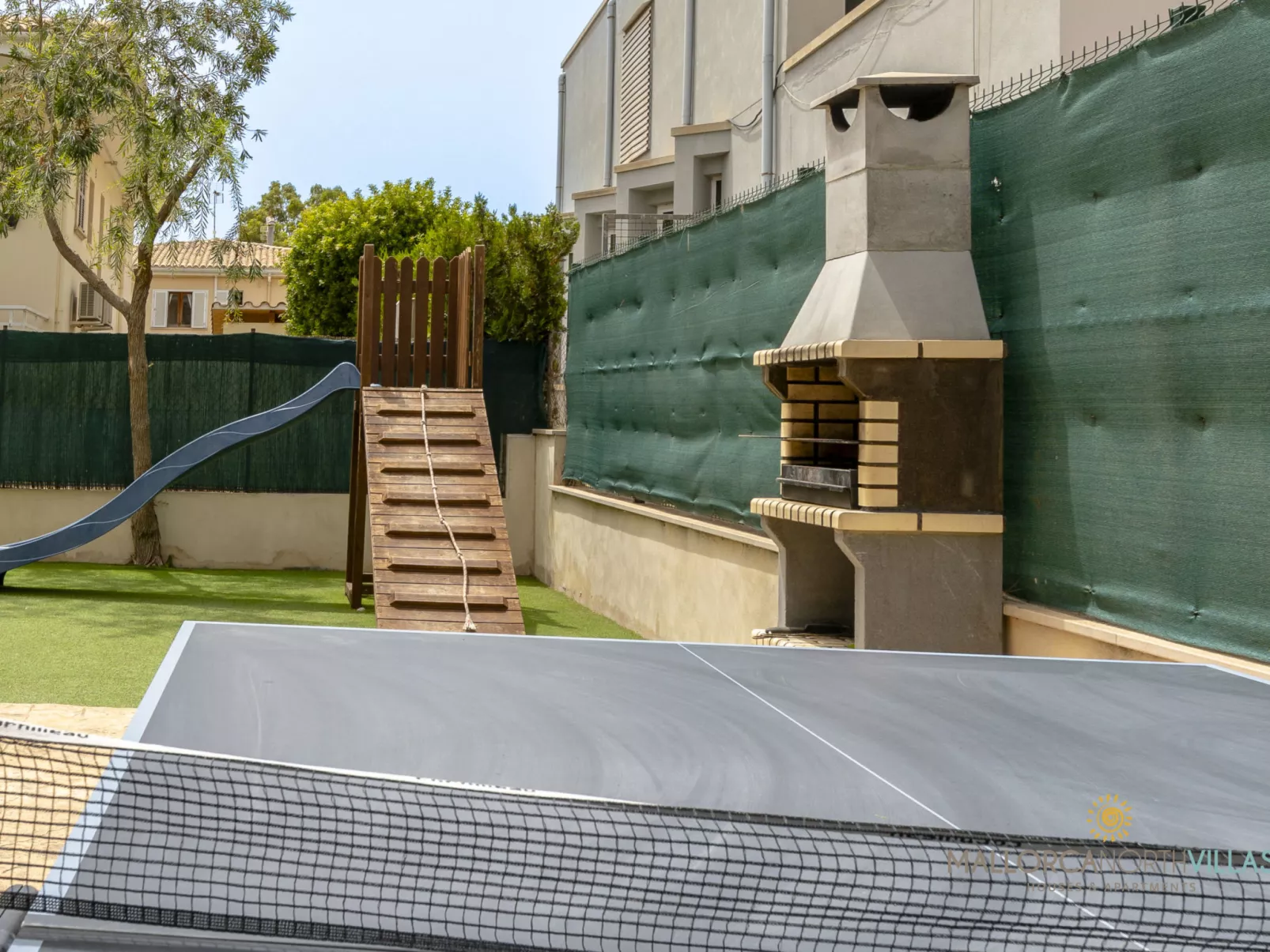 Villa Iola: Moderna Casa en Platja de Muro - Draußen