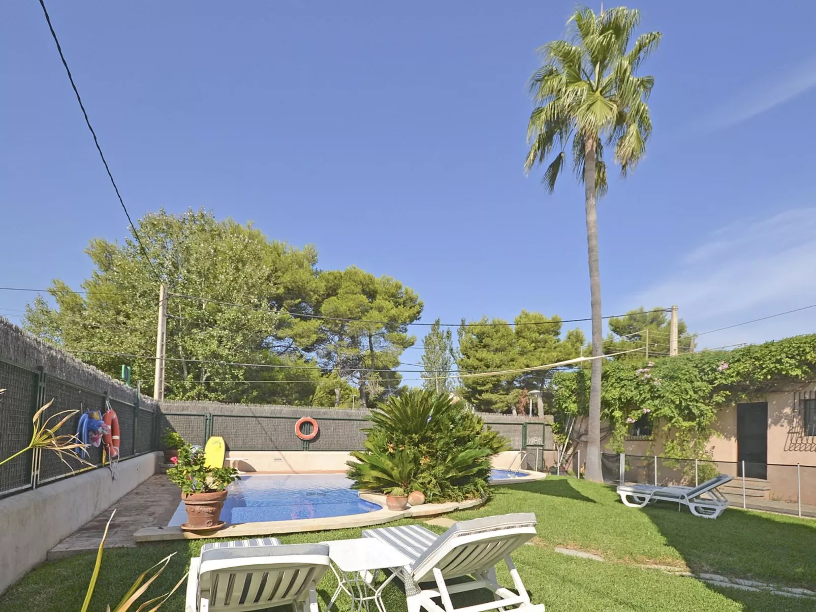 Llenaire - Xata - Outside