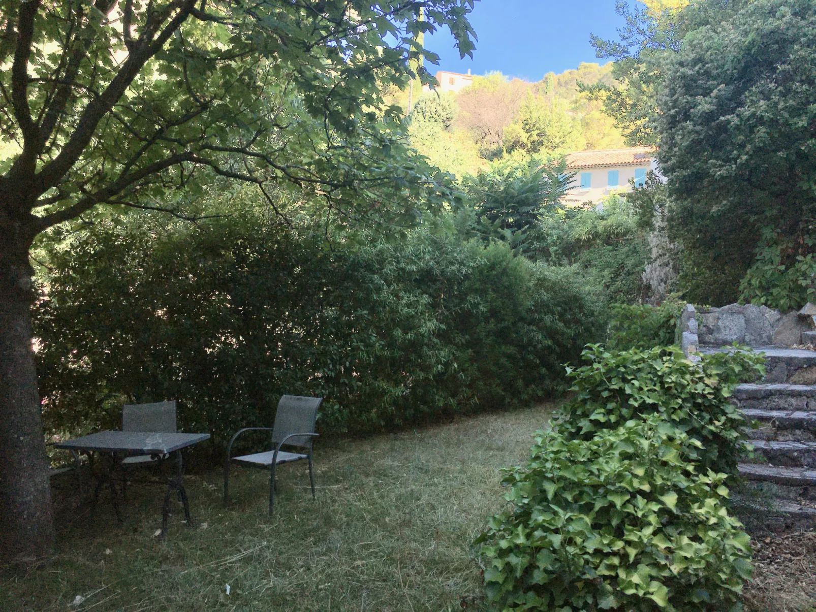 MAISON PERCHEE - Draußen