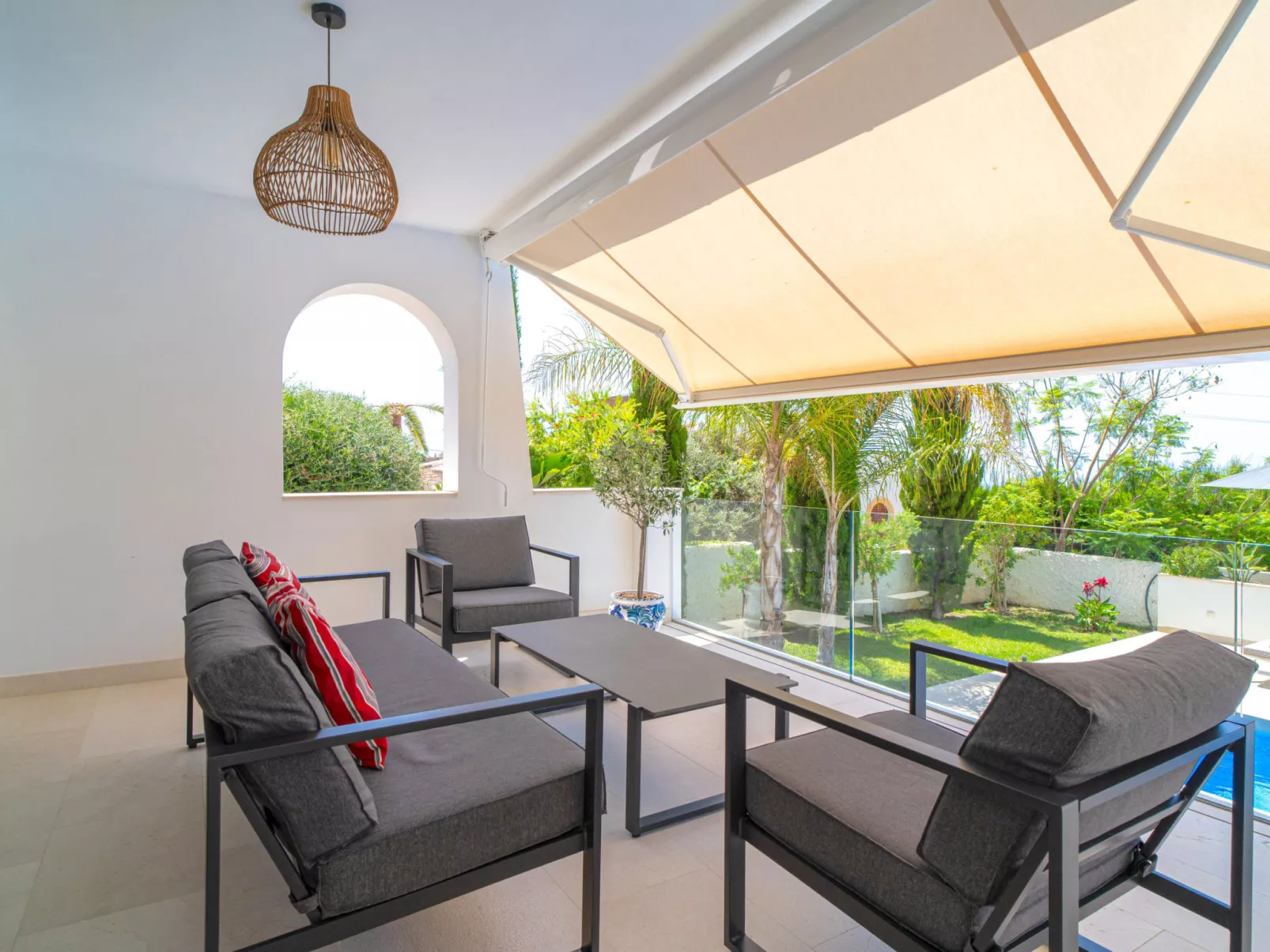 Villa Grand Pool Terrace by Casasol - Drinnen