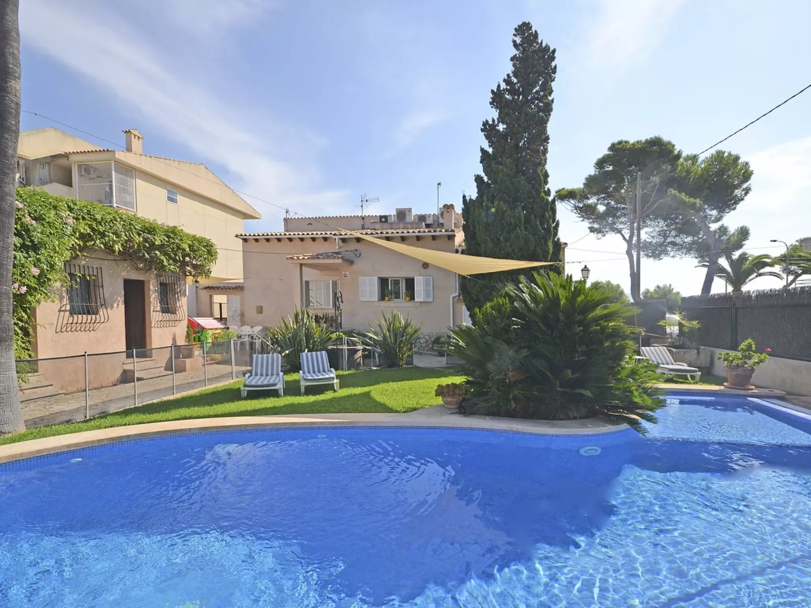 Llenaire - Xata - Outside