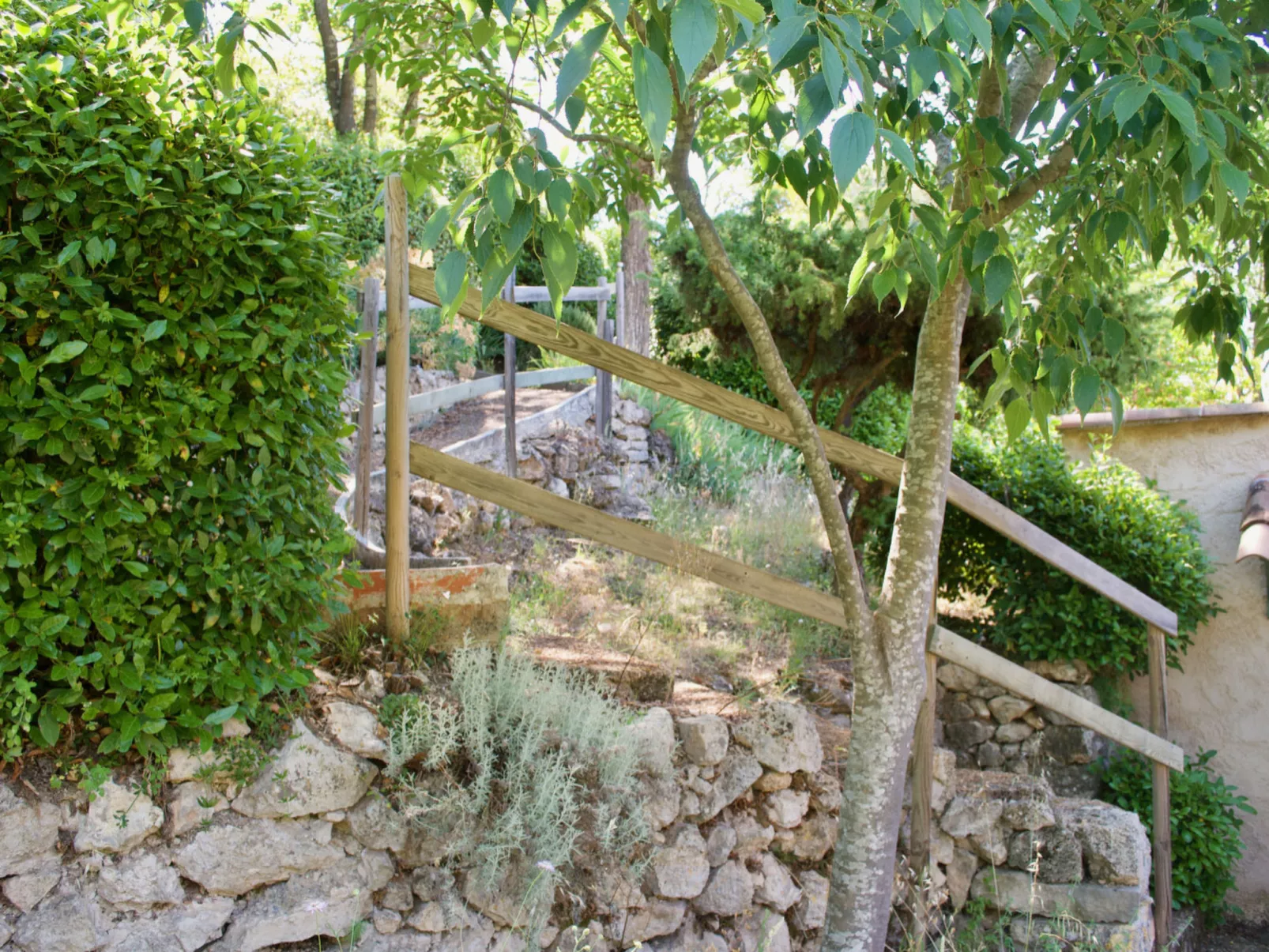 MAISON PERCHEE - Draußen