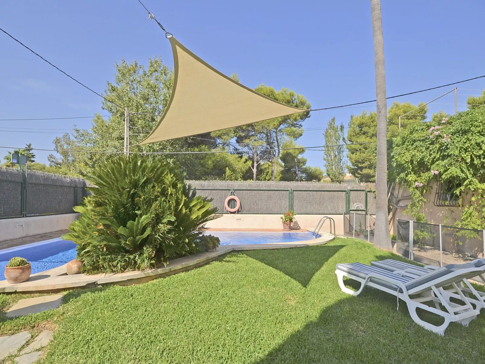 Llenaire - Xata - Outside