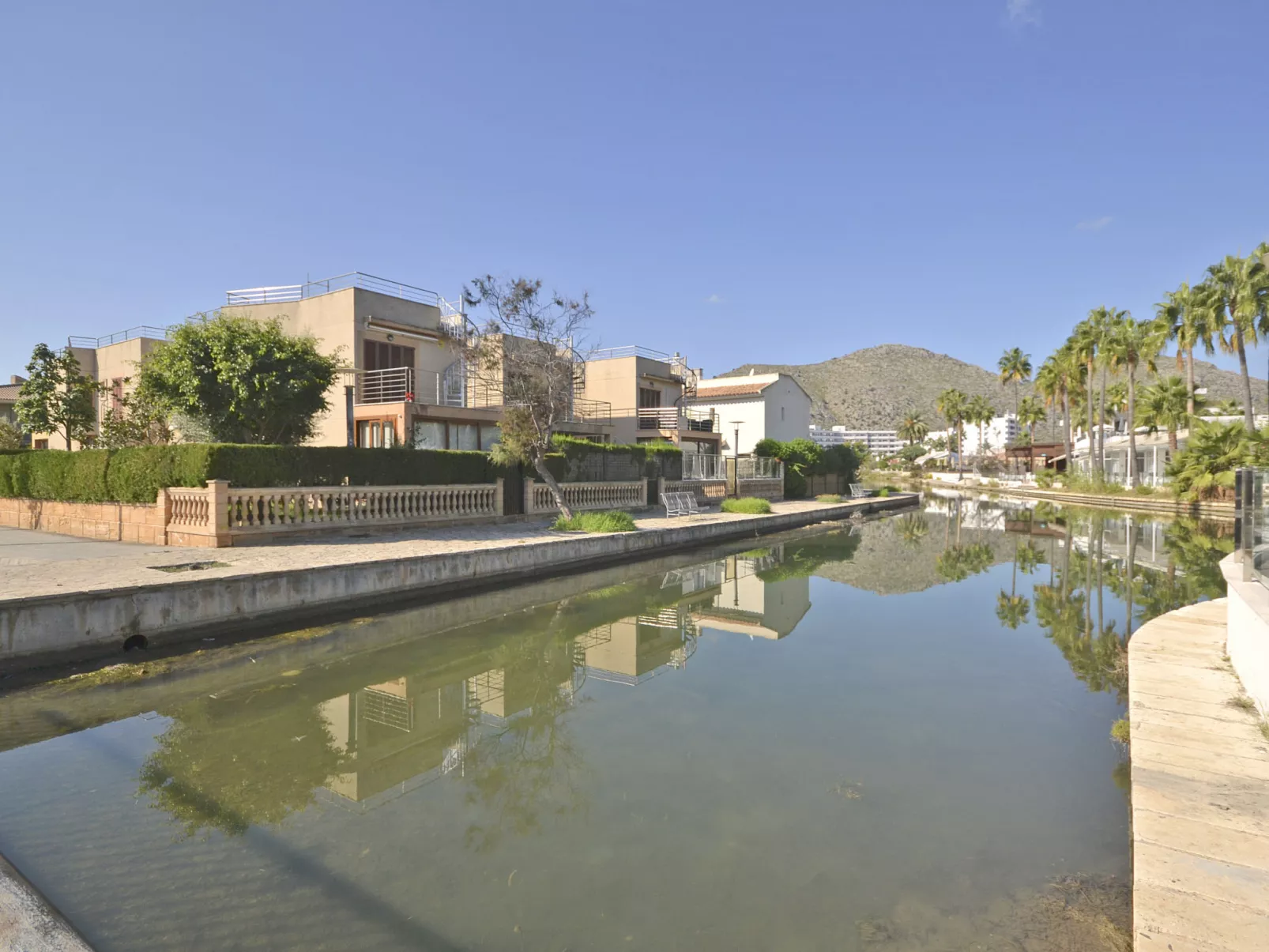 Amparo Luca - Draußen