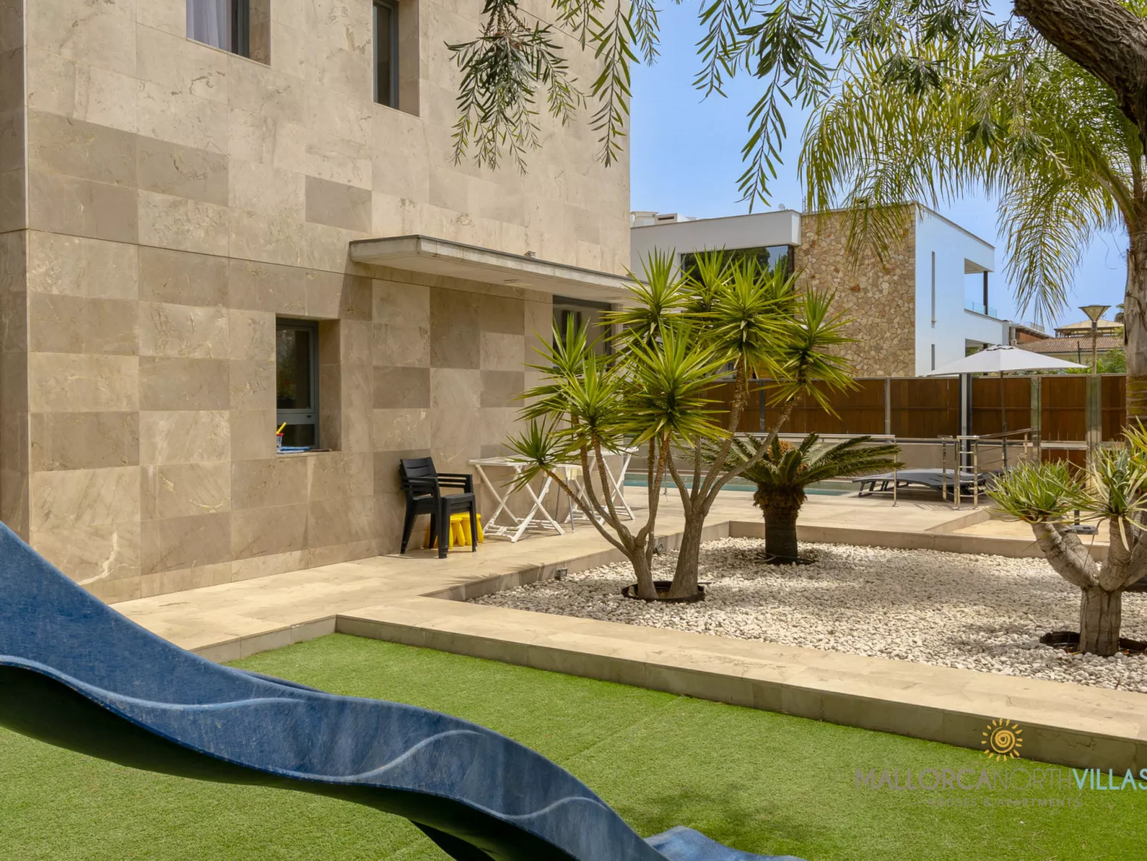 Villa Iola: Moderna Casa en Platja de Muro - Draußen