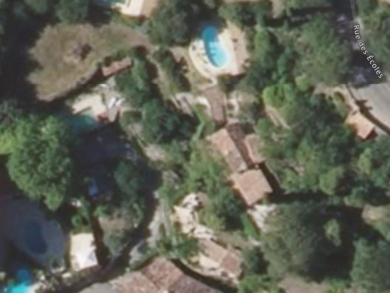 MAISON PERCHEE - Outside