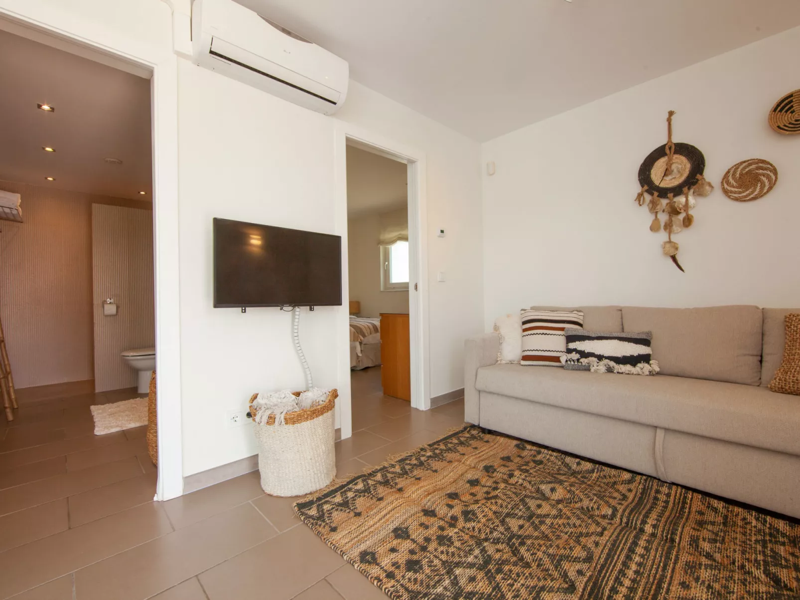 Villa Madrugada, beachside villa in Costabella - Drinnen