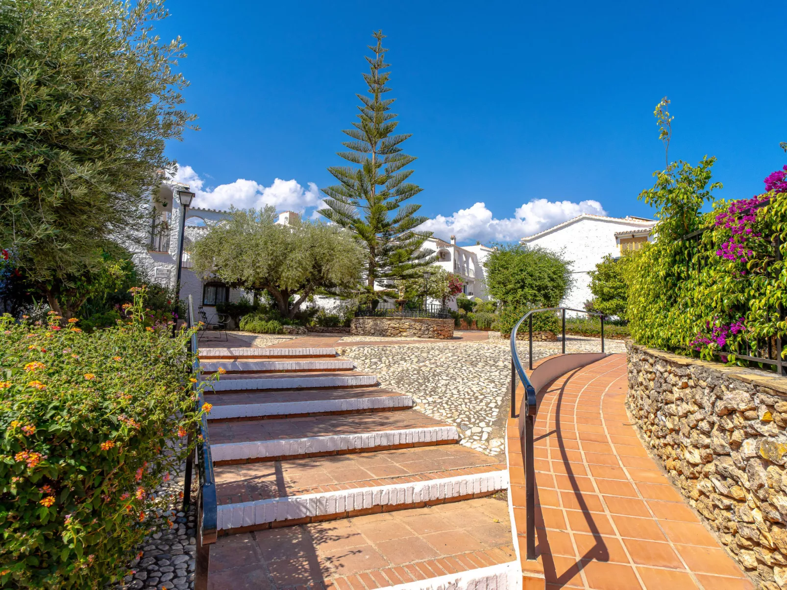 Capistrano Village Garden by Casasol - Draußen