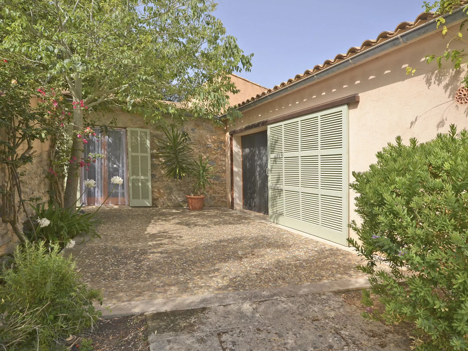 Es Romagueral - Outside